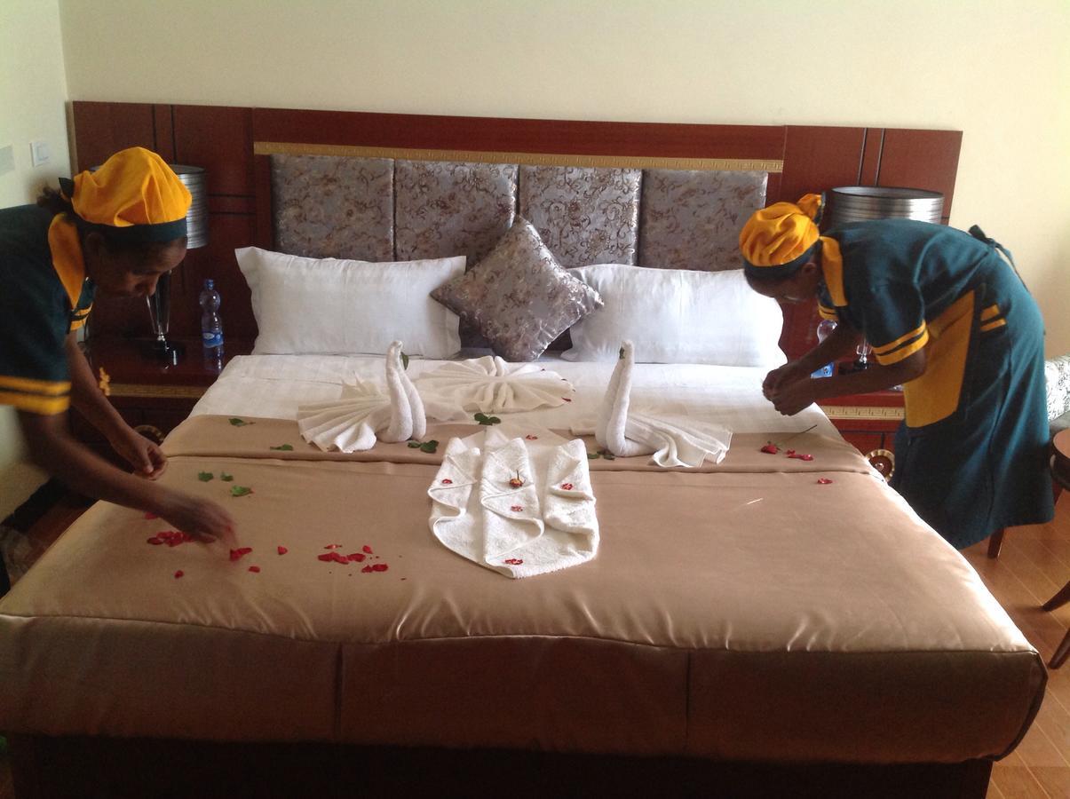 Palm Palace Hotel บาเฮอร์ดาร์ ภายนอก รูปภาพ