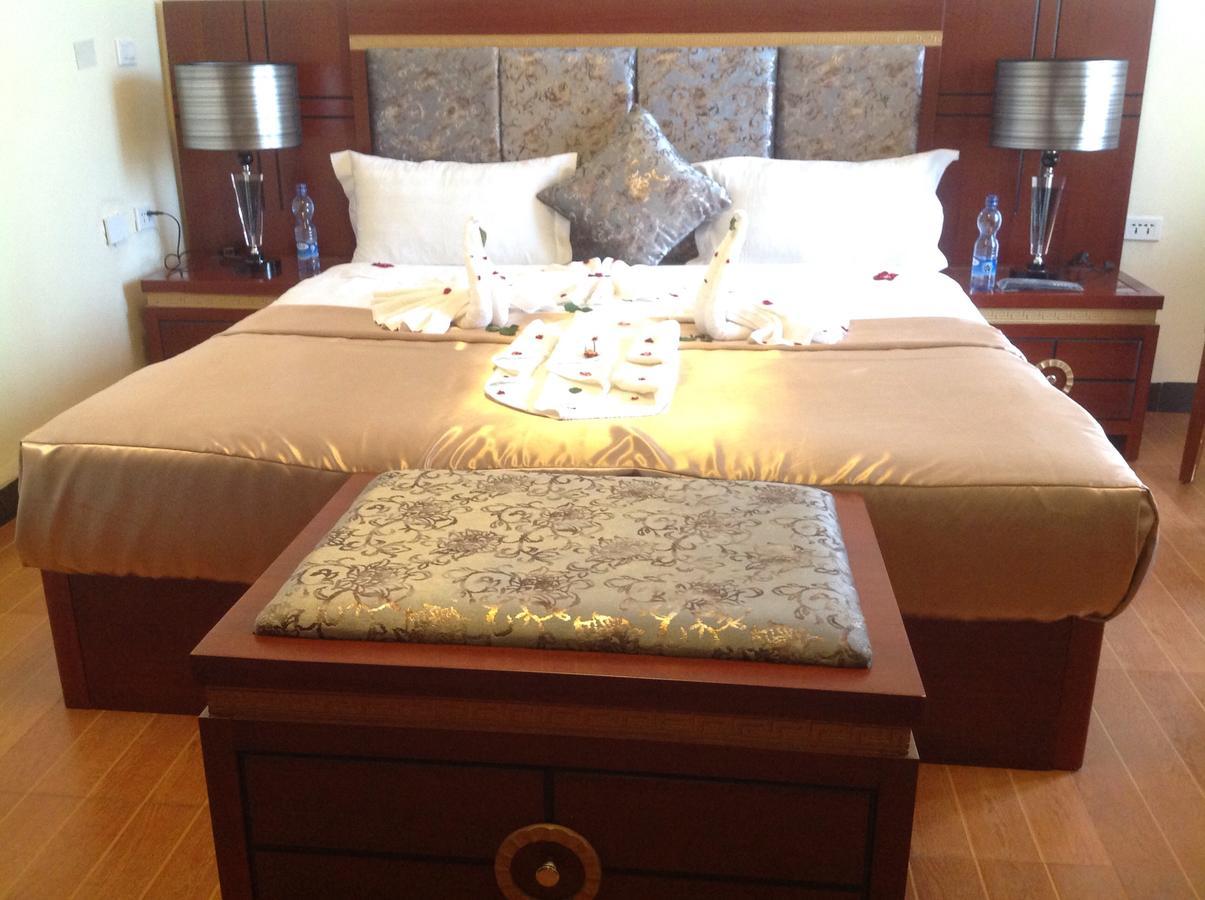 Palm Palace Hotel บาเฮอร์ดาร์ ภายนอก รูปภาพ
