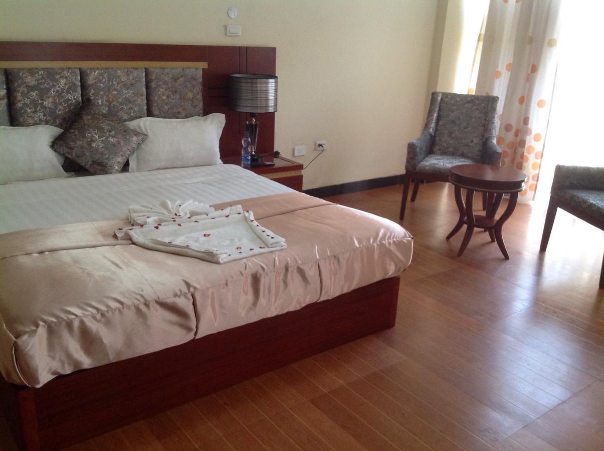 Palm Palace Hotel บาเฮอร์ดาร์ ภายนอก รูปภาพ