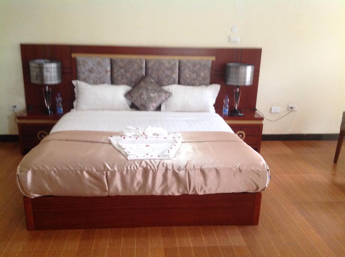 Palm Palace Hotel บาเฮอร์ดาร์ ภายนอก รูปภาพ