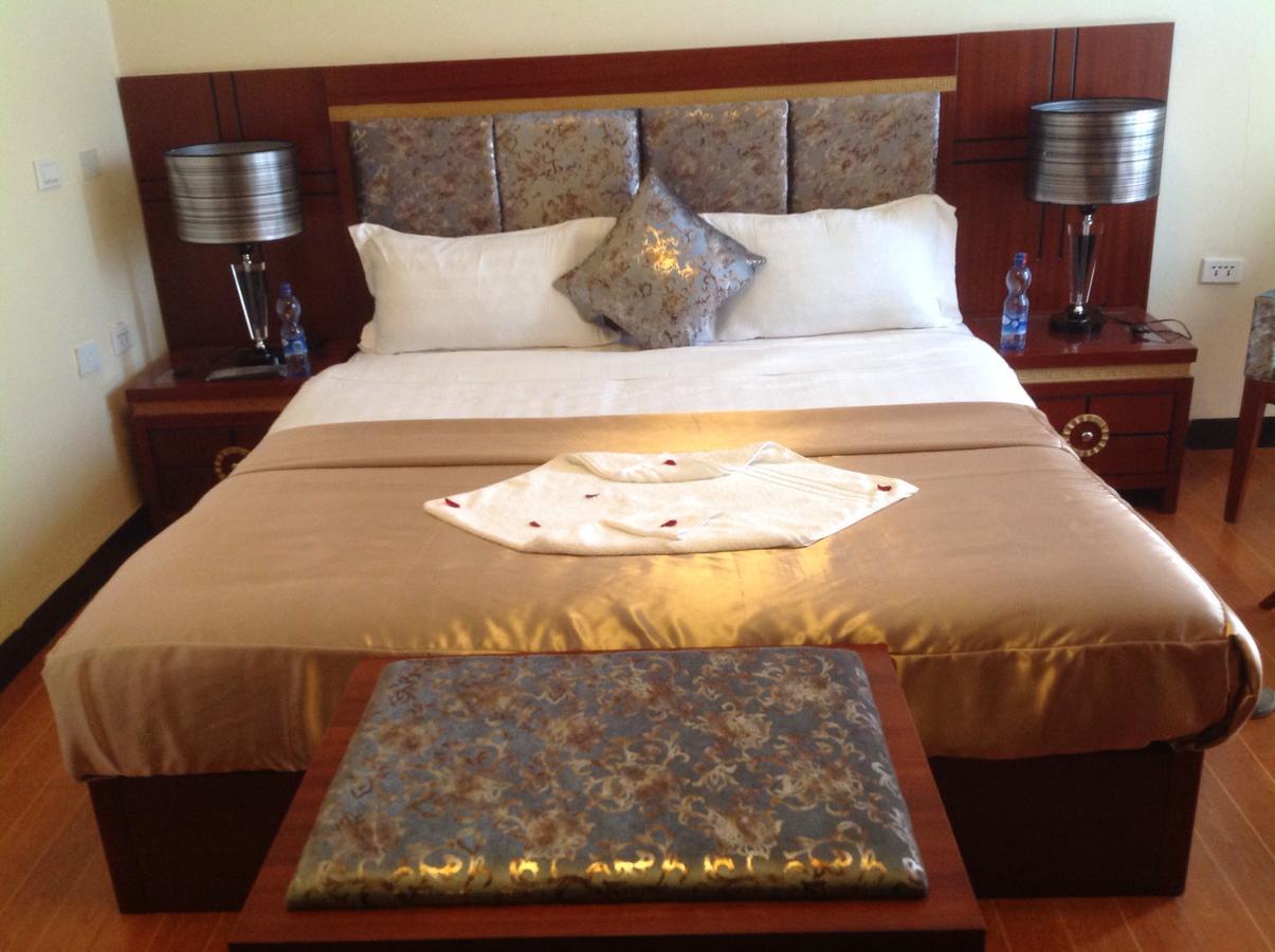 Palm Palace Hotel บาเฮอร์ดาร์ ภายนอก รูปภาพ