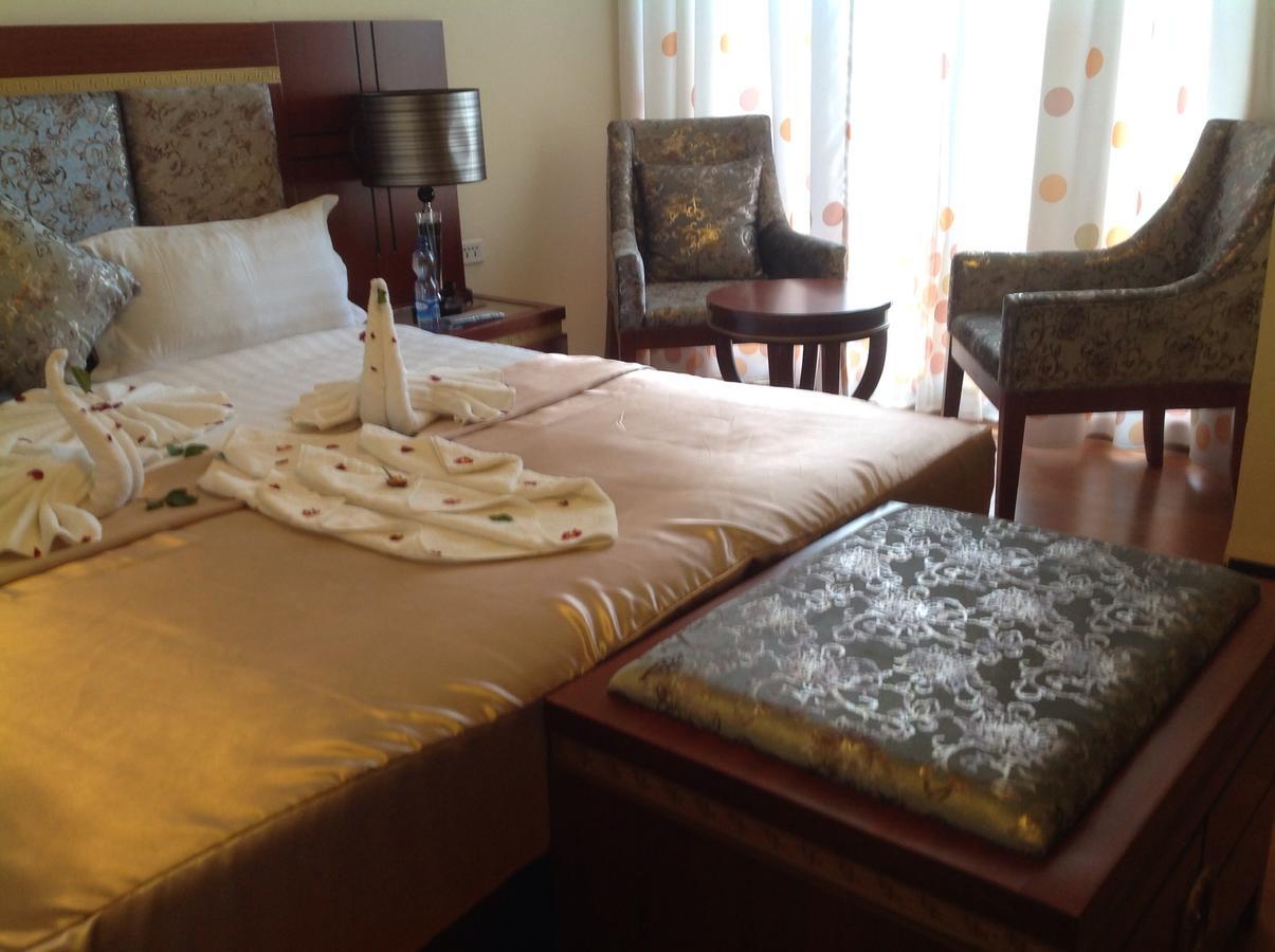 Palm Palace Hotel บาเฮอร์ดาร์ ภายนอก รูปภาพ