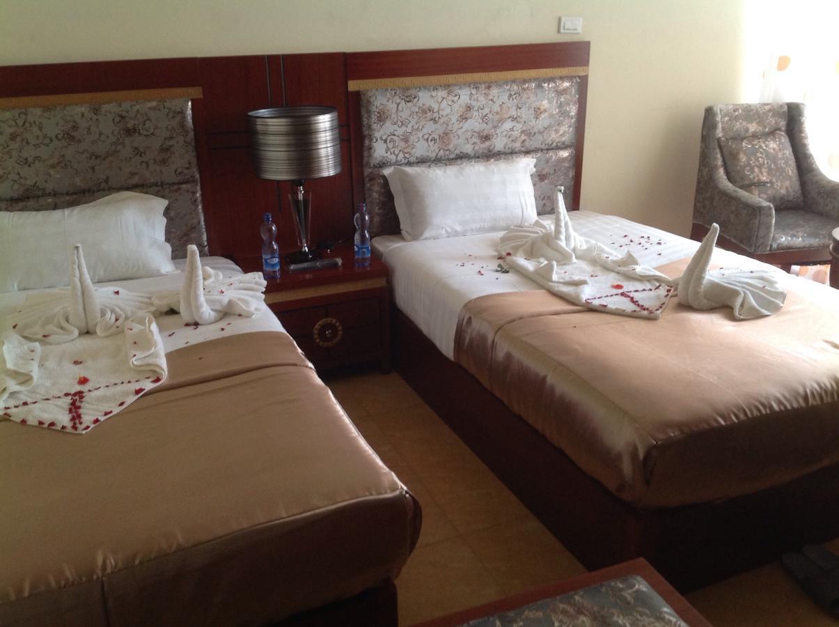 Palm Palace Hotel บาเฮอร์ดาร์ ภายนอก รูปภาพ