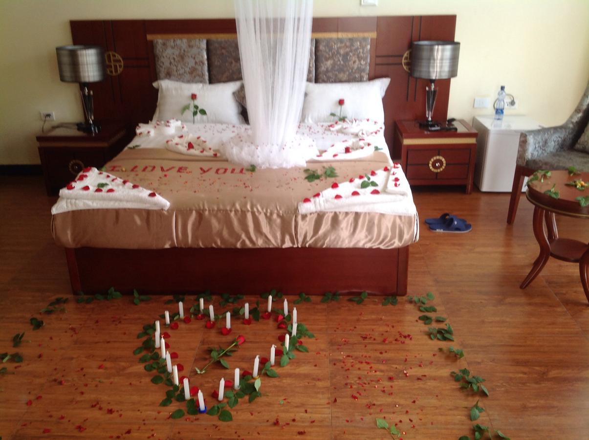 Palm Palace Hotel บาเฮอร์ดาร์ ภายนอก รูปภาพ